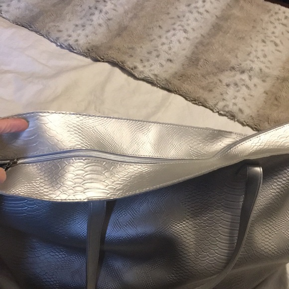 NWT Large Travel bag - Picture 3 of 5